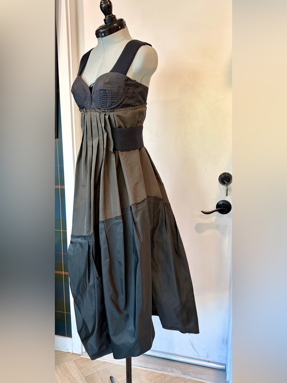 Prada VTG ‘06 Runway Look #8, Olive Taffeta Midi, Satin Bodice, knit straps, 38 - Picture 6 of 16